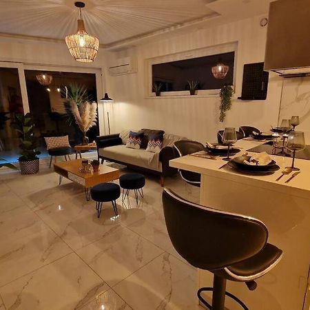 Suite Prestige Logement Neuf Avec Spa Et Ecran De Cinema En Rez De Jardin Colmar Exteriör bild