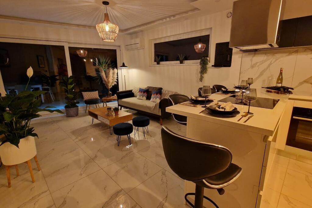 Suite Prestige Logement Neuf Avec Spa Et Ecran De Cinema En Rez De Jardin Colmar Exteriör bild