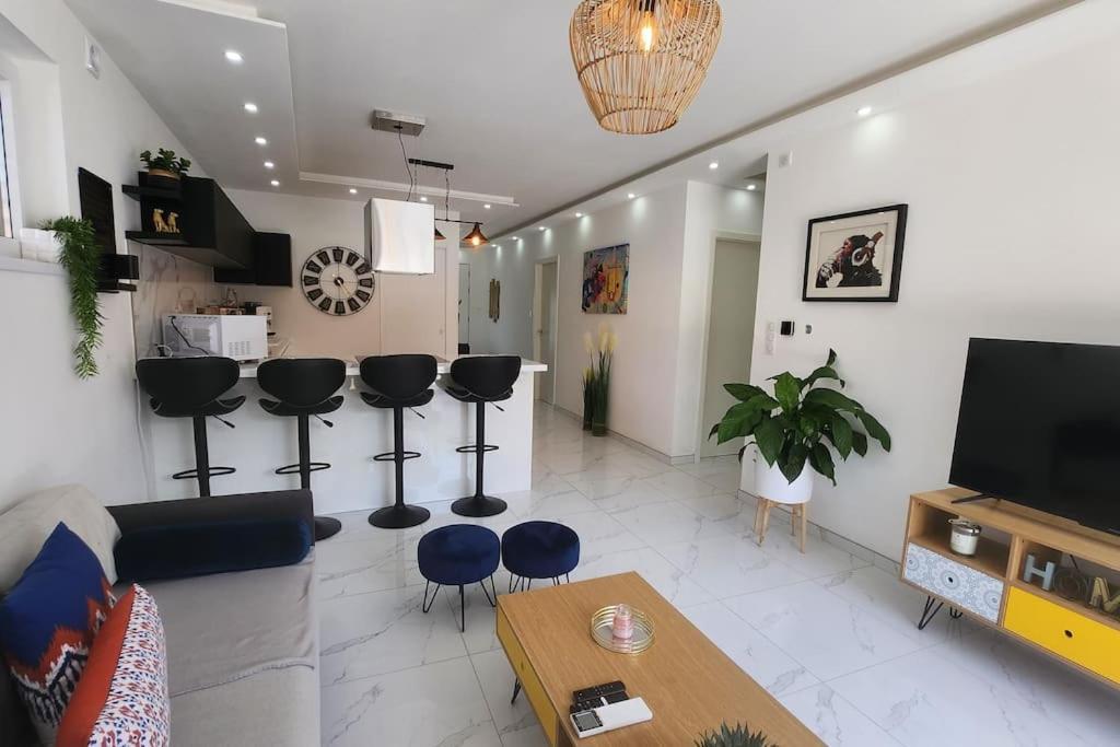 Suite Prestige Logement Neuf Avec Spa Et Ecran De Cinema En Rez De Jardin Colmar Exteriör bild