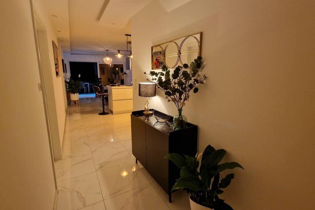 Suite Prestige Logement Neuf Avec Spa Et Ecran De Cinema En Rez De Jardin Colmar Exteriör bild