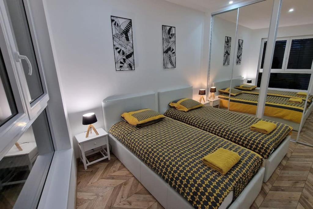 Suite Prestige Logement Neuf Avec Spa Et Ecran De Cinema En Rez De Jardin Colmar Exteriör bild